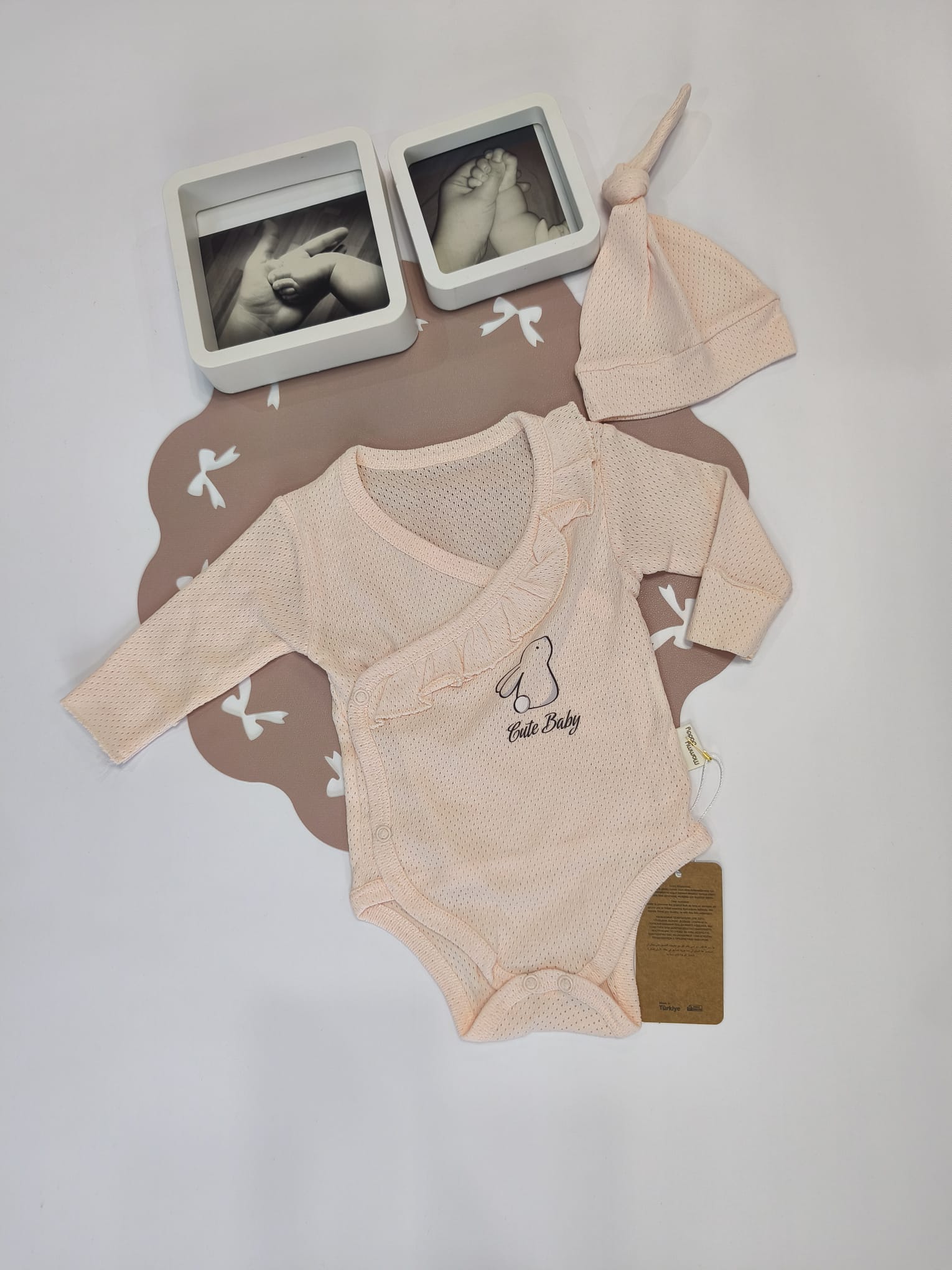 Body cu pantaloni si caciula