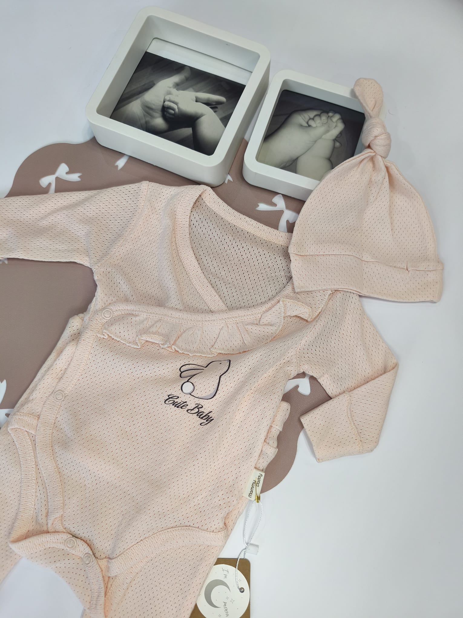 Body cu pantaloni si caciula