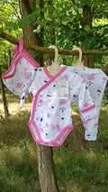 Body tip pieptar cu mănuși, pantalonași cu botoșei și căciuliță (bumbac 100%)