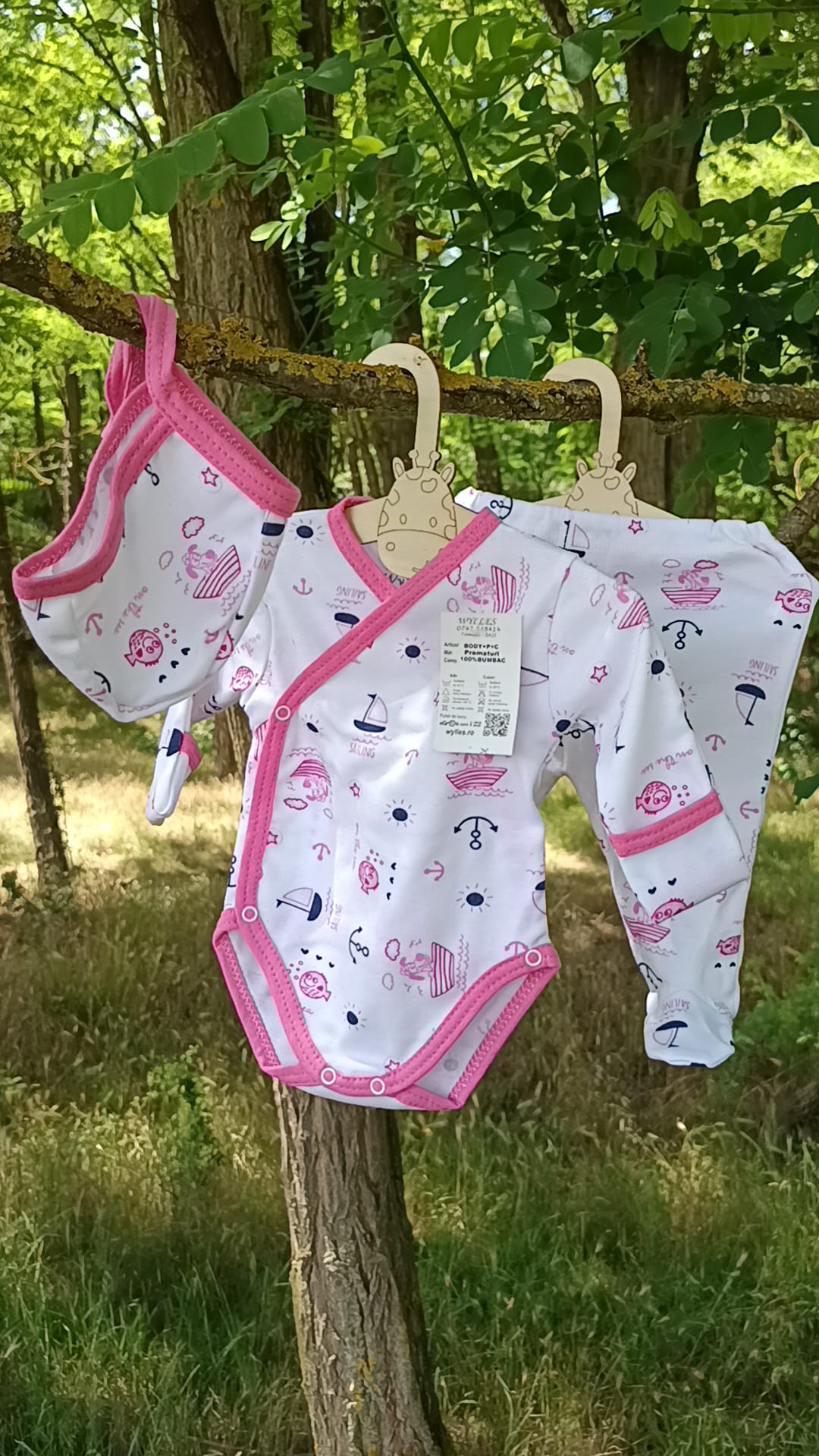 Body tip pieptar cu mănuși, pantalonași cu botoșei și căciuliță (bumbac 100%)
