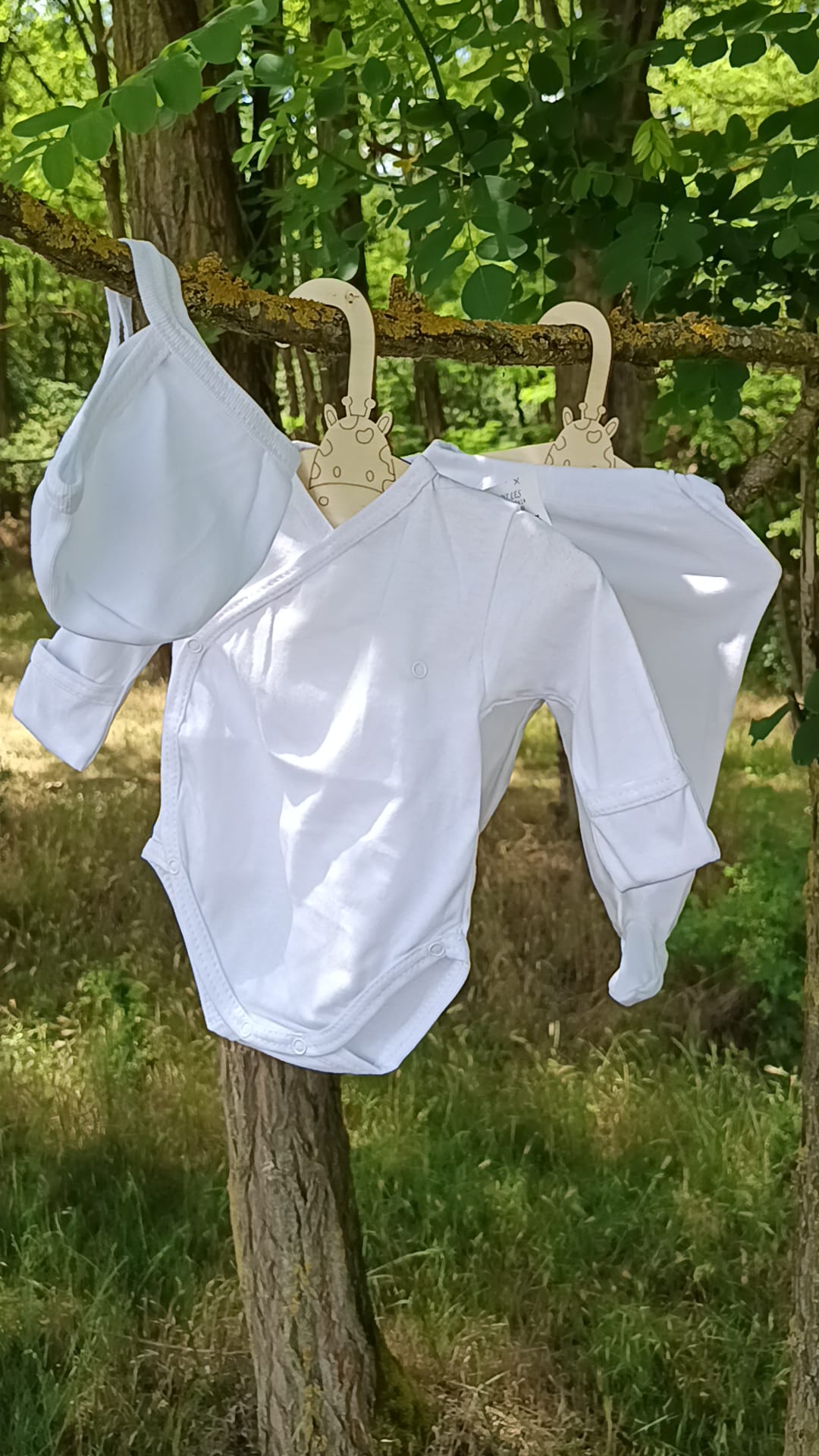 Body tip pieptar cu mănuși, pantalonași cu botoșei și căciuliță (bumbac 100%)