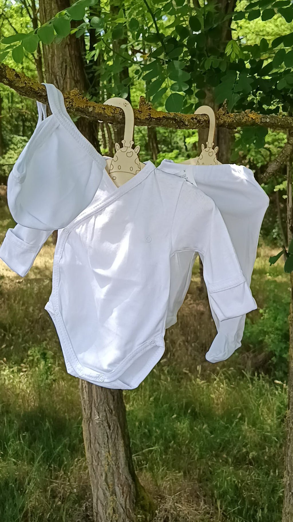 Body tip pieptar cu mănuși, pantalonași cu botoșei și căciuliță (bumbac 100%)
