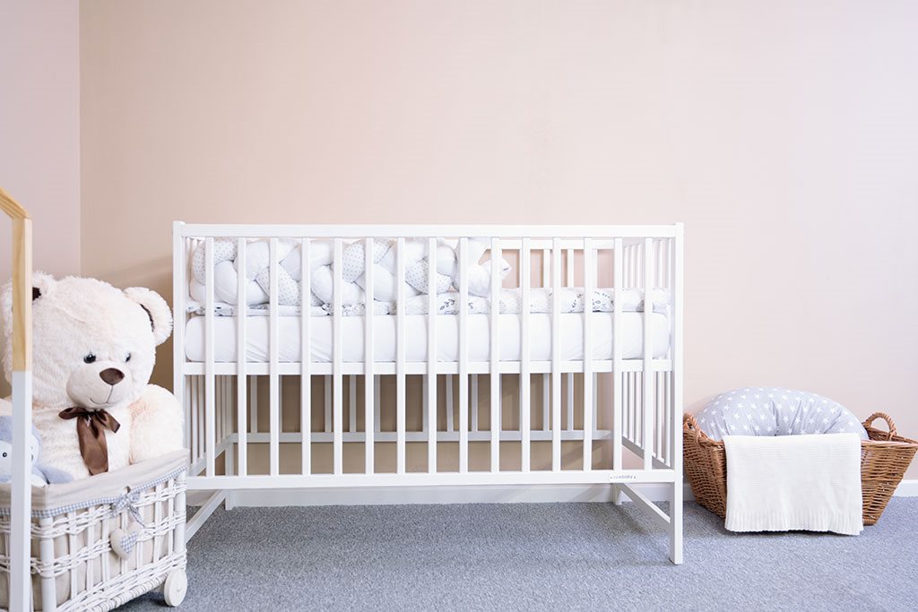 Pătuț pentru copii New Baby BASIC alb